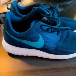 Nike Lightweight Sneakers in Tealish Blue